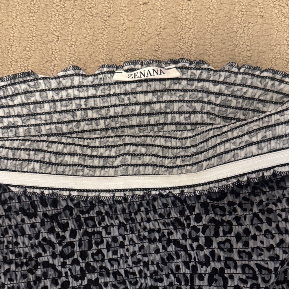 🆕 Zenana Outfitters Black and Gray Animal Print Tube Top. Brand New!💥 - Picture 3 of 3
